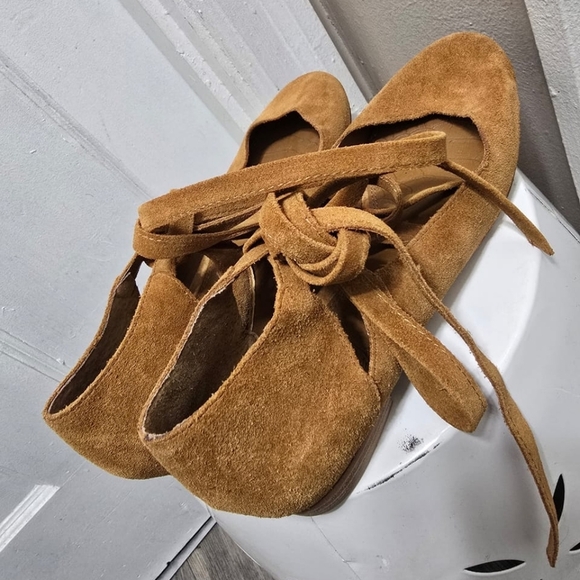 Gianni Bini Brown Strapped Leather Ankle Flats Size 7.5M🌴 - Picture 8 of 11